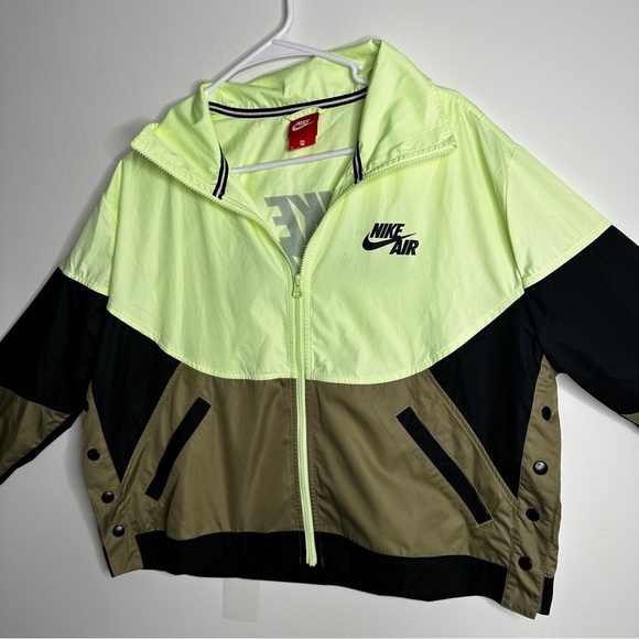 Nike Air - Women’s XS Windbreaker - Zippers and Side Snaps - Athleisure - Picture 4 of 13